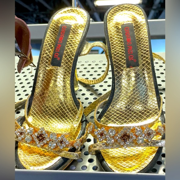 Chuanc MC1 Shoes - NWOT Korean brand Chuanc MC1‎ gold heels